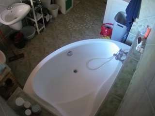 voyeurcam-julmodels-bath-1st-1