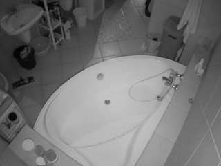 voyeurcam-julmodels-bath-1st-1