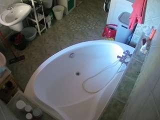 voyeurcam-julmodels-bath-1st-1