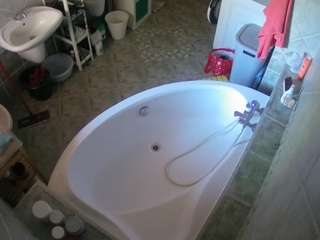 voyeurcam-julmodels-bath-1st-1