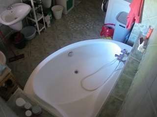voyeurcam-julmodels-bath-1st-1