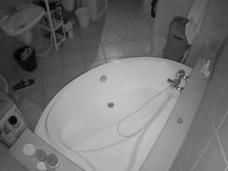 voyeurcam-julmodels-bath-1st-1