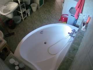 voyeurcam-julmodels-bath-1st-1