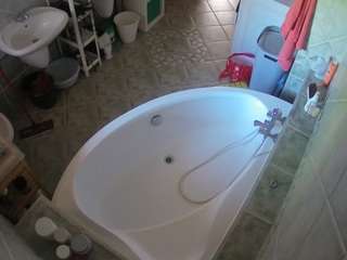 voyeurcam-julmodels-bath-1st-1