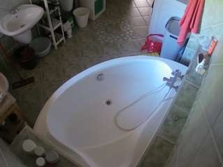 voyeurcam-julmodels-bath-1st-1