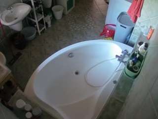voyeurcam-julmodels-bath-1st-1