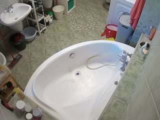 voyeurcam-julmodels-bath-1st-1