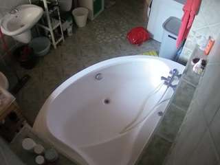 voyeurcam-julmodels-bath-1st-1