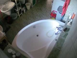 voyeurcam-julmodels-bath-1st-1