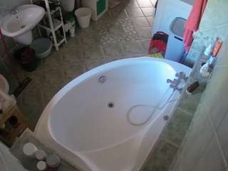 voyeurcam-julmodels-bath-1st-1