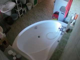 voyeurcam-julmodels-bath-1st-1
