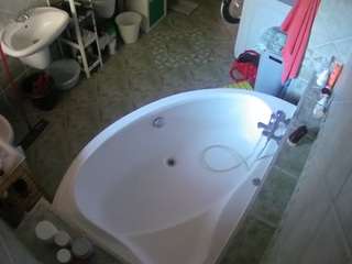 voyeurcam-julmodels-bath-1st-1