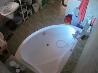 voyeurcam-julmodels-bath-1st-1
