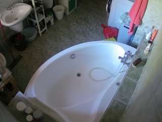 voyeurcam-julmodels-bath-1st-1