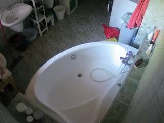 voyeurcam-julmodels-bath-1st-1
