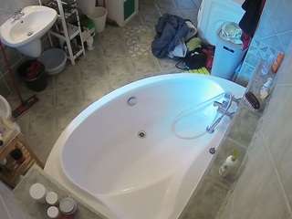 voyeurcam-julmodels-bath-1st-1