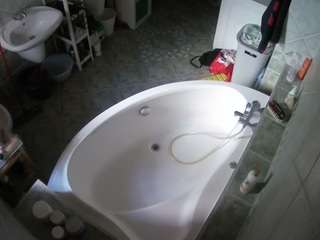 voyeurcam-julmodels-bath-1st-1
