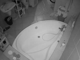 voyeurcam-julmodels-bath-1st-1