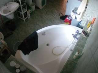 voyeurcam-julmodels-bath-1st-1