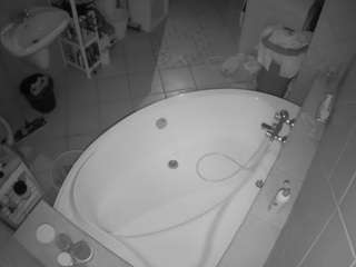 voyeurcam-julmodels-bath-1st-1