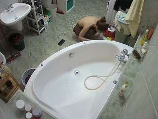 voyeurcam-julmodels-bath-1st-1