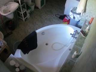 voyeurcam-julmodels-bath-1st-1