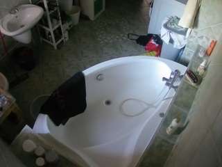 voyeurcam-julmodels-bath-1st-1