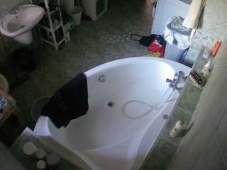 voyeurcam-julmodels-bath-1st-1