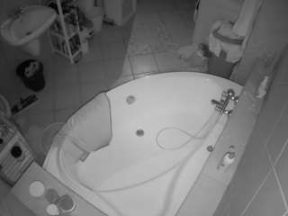 voyeurcam-julmodels-bath-1st-1