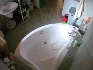 voyeurcam-julmodels-bath-1st-1