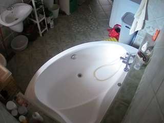 voyeurcam-julmodels-bath-1st-1