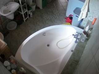 voyeurcam-julmodels-bath-1st-1