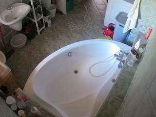 voyeurcam-julmodels-bath-1st-1