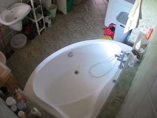 voyeurcam-julmodels-bath-1st-1