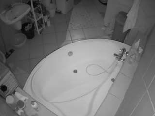 voyeurcam-julmodels-bath-1st-1