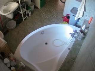 voyeurcam-julmodels-bath-1st-1