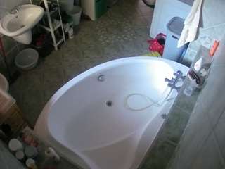 voyeurcam-julmodels-bath-1st-1