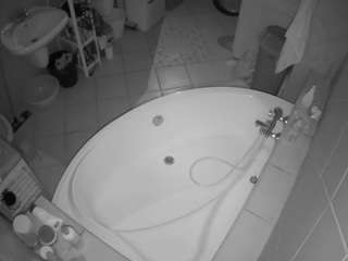 voyeurcam-julmodels-bath-1st-1 webcam