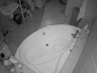 voyeurcam-julmodels-bath-1st-1 webcam