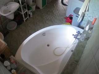 voyeurcam-julmodels-bath-1st-1 webcam
