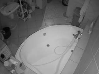 voyeurcam-julmodels-bath-1st-1