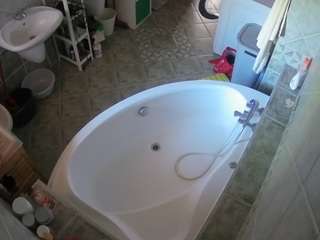 voyeurcam-julmodels-bath-1st-1