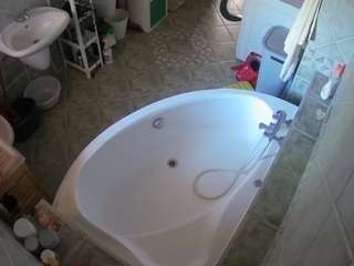 voyeurcam-julmodels-bath-1st-1