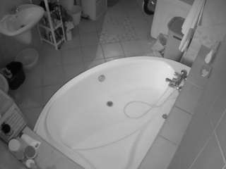 voyeurcam-julmodels-bath-1st-1