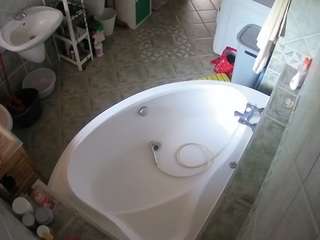voyeurcam-julmodels-bath-1st-1