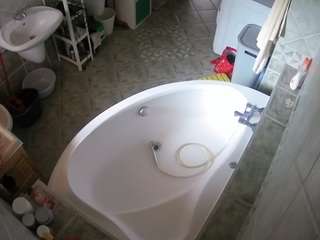 Dieses Model ist jetzt live. voyeurcam-julmodels-bath-1st-1