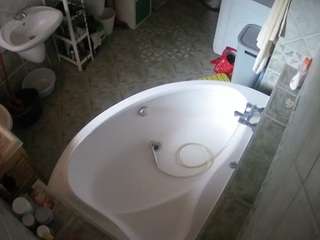 यह मॉडल अभी लाइव है. voyeurcam-julmodels-bath-1st-1