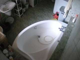 このモデルは現在ライブ中です。 voyeurcam-julmodels-bath-1st-1