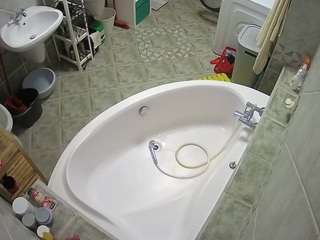 Bu model şu anda canlı. voyeurcam-julmodels-bath-1st-1