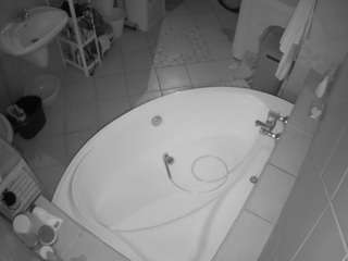 Model ini sedang live sekarang. voyeurcam-julmodels-bath-1st-1